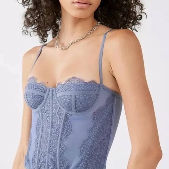 Light Blue Lace Bra with Structured Cups and Adjustable Straps - Picture 1 of 6